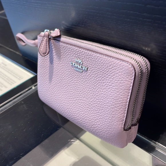 Coach Double Corner Zip Wristlet
SV/Soft Lilac - Picture 15 of 16